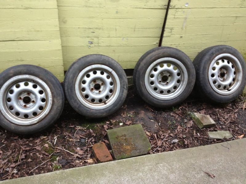 14" 12 holes steelies incl. trim rings, with tires VW Vortex